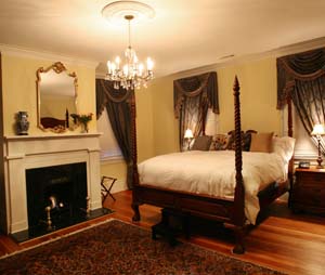 Holly Court Inn Bed & Breakfast Holly Heights Suite